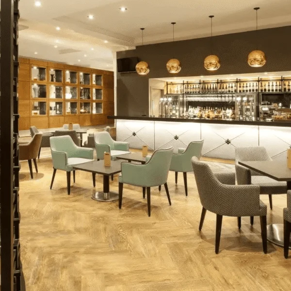 Mobiliario elegante para un bar, de diseño contemporáneo.