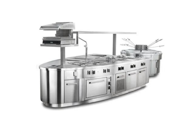 Cocina industrial ovalada en acero inoxidable con equipamiento profesional